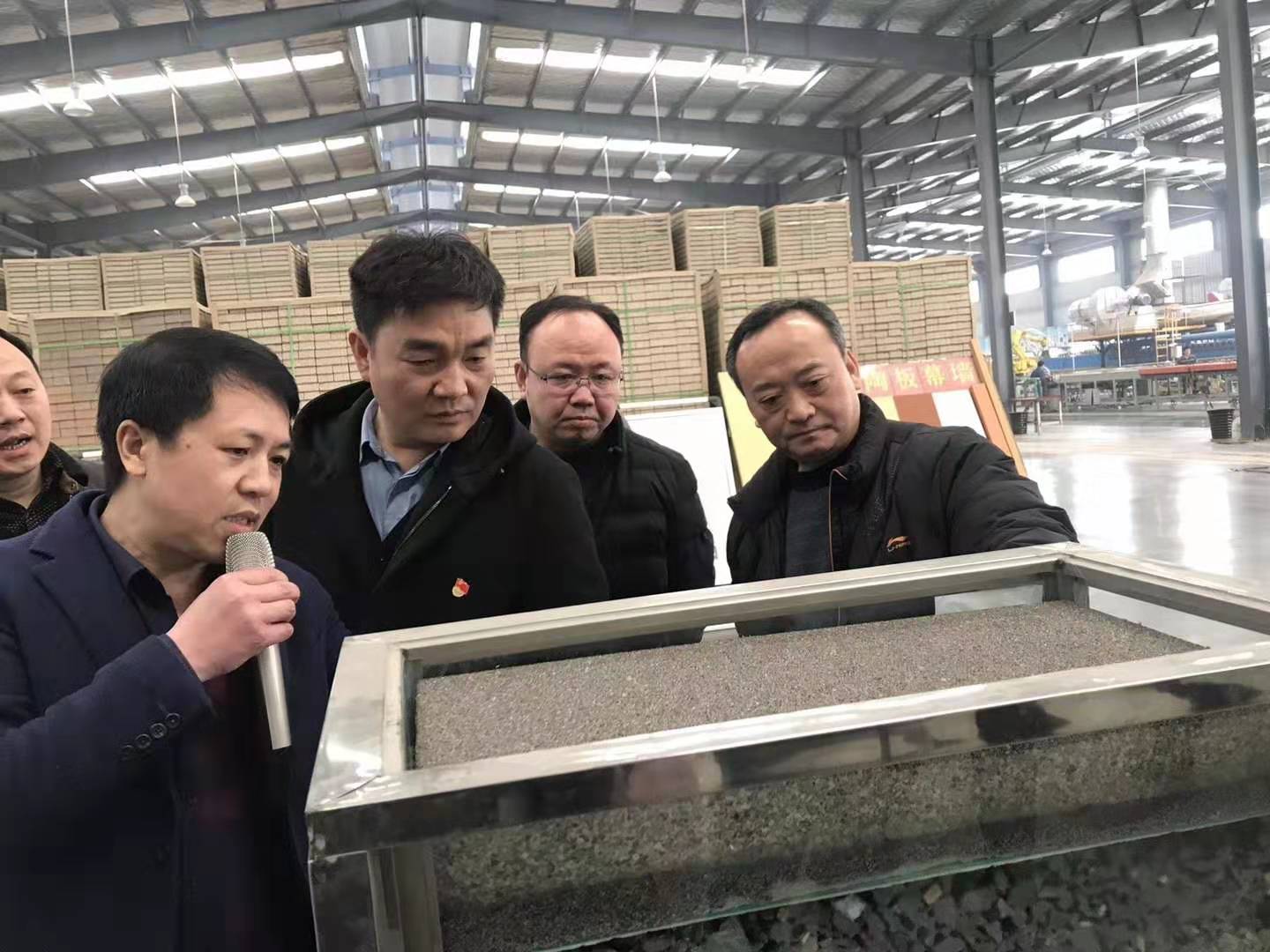 修武縣委常委，縣政府常務副縣長千懷貴眾光公司考察調研
